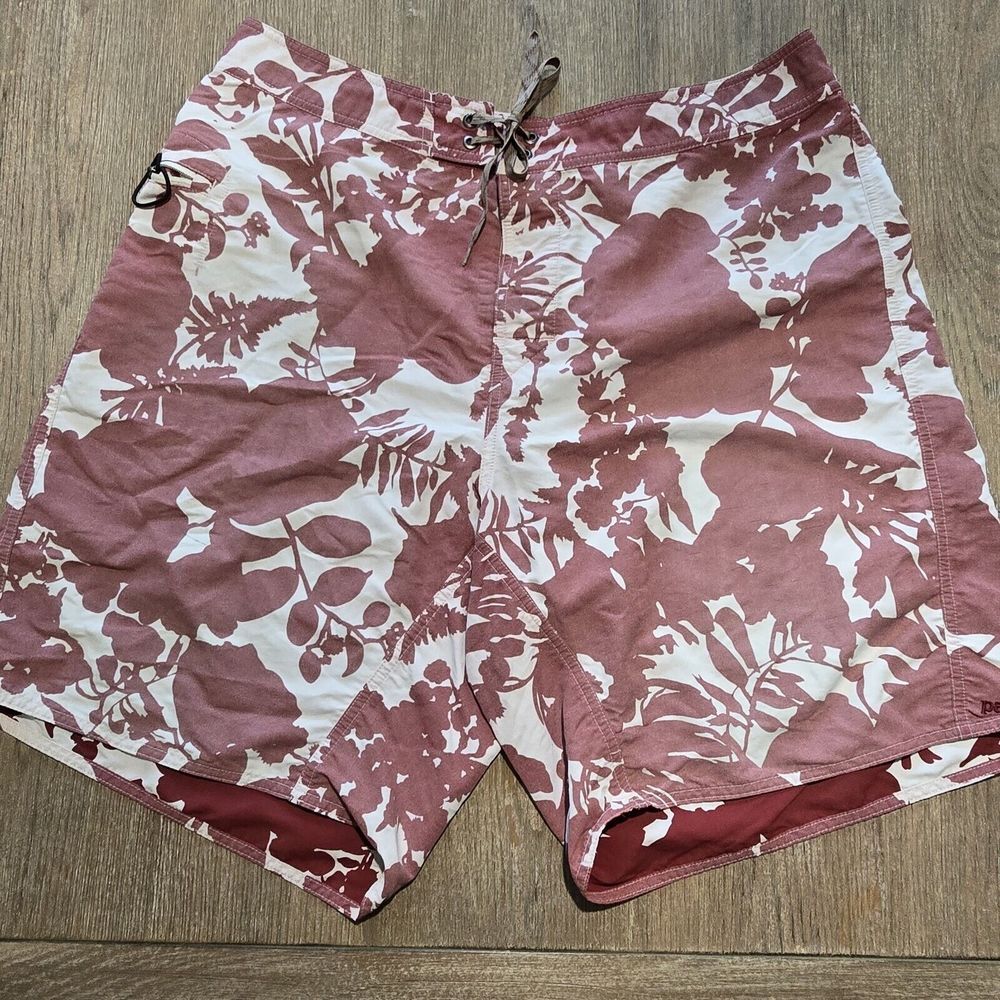 Patagonia Wavefarer Board Shorts Men's Size 38 Swim Trunks Boating Beach Cruise